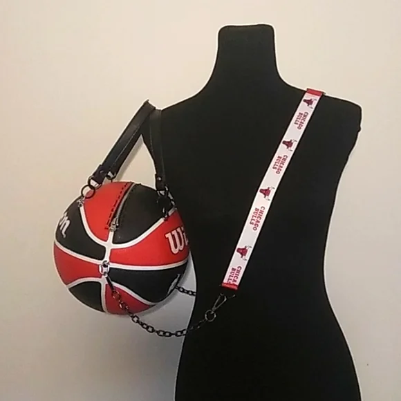 NWT LIMITED EDITION Chicago Bulls Wilson NBA Basketball Purse 🏀